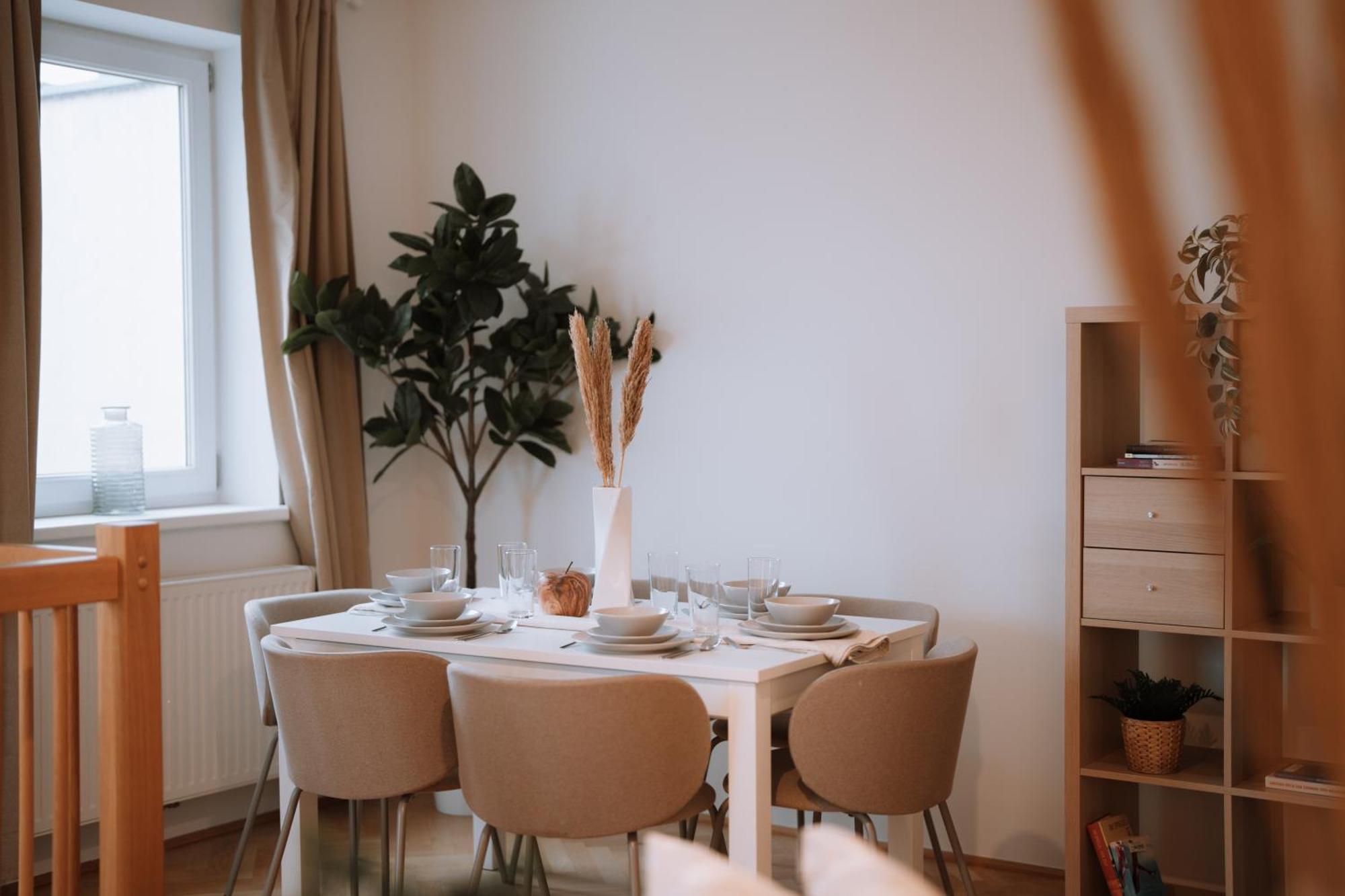 90Qm, 3 Bedrooms, Near Schoenbrunn, Balcony - Axara Housing Vienna Esterno foto