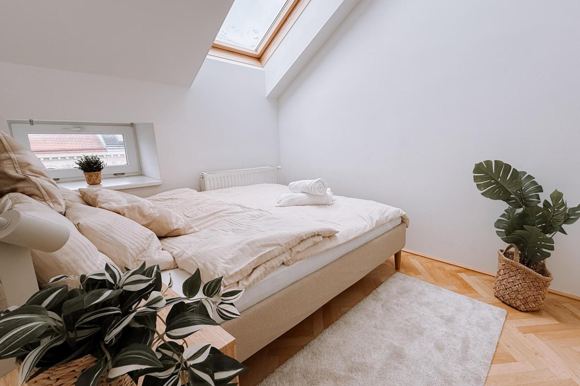 90Qm, 3 Bedrooms, Near Schoenbrunn, Balcony - Axara Housing Vienna Esterno foto